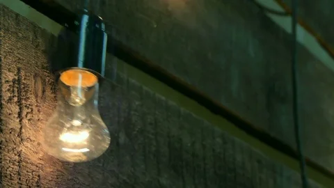 Bulb hanging on wooden background Stock-Footage 82157110