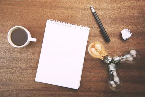 Bulbs,notepad and coffee Foto stock