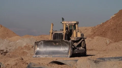 A buldozer that's not operating at a coal mine in northern Greece 스톡 동영상 121007689