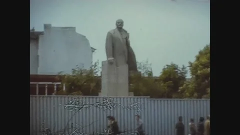 Bulgaria 1981, Sofia Museum of socialist art, Lenin statue 스톡 동영상 147355554