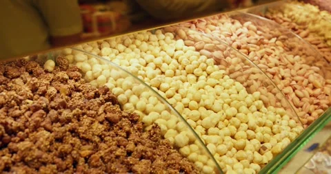 Bulk cereal and granola displayed in glass bins at market Vídeo Stock 339631302