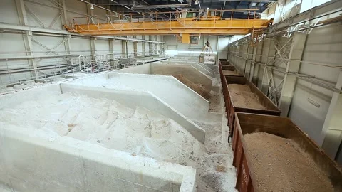 Bulk material warehouse. A bulk material warehouse, from the inside. 库存影片 333582532