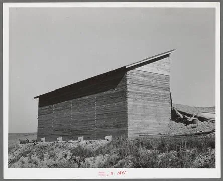Bulk wheat elevator on farm. This elevator was built from plans drawn up a... Stock Photos