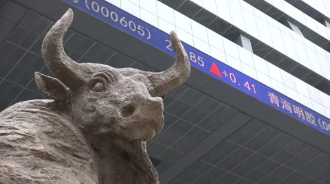 Bull statue in front of a ticker board at the Shenzhen stock exchange, China Stockbeeldmateriaal 58865409