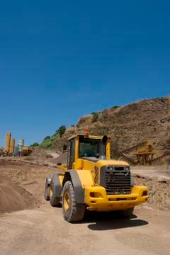 Bulldozer in action in the quarry Foto stock