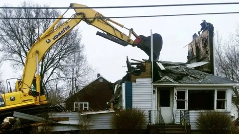 Bulldozer heavy machine working house demolition in city 스톡 동영상 73895828
