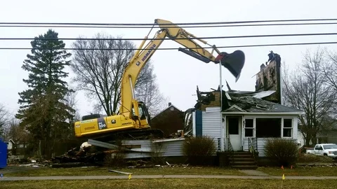 Bulldozer heavy machine working house demolition 스톡 동영상 73895849