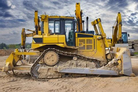 Bulldozer machine is leveling construction site. Earthmover with sky Stock-Fotos