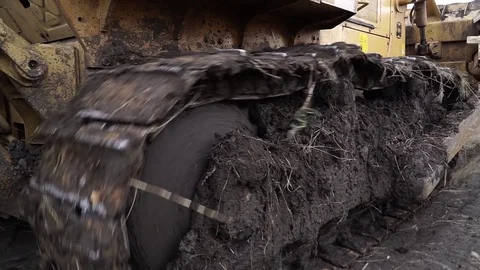 The bulldozer works Видео 83297169