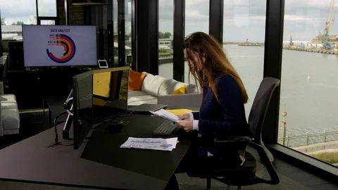 Bullet time depressed office worker throwing stack of papers up in the air Video stock 118642088
