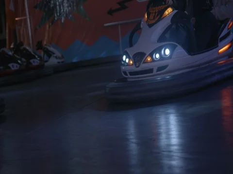 Bumping cars Видео 84596690