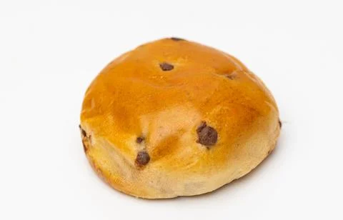 Bun with chocolate chips isolated Stockfoto's