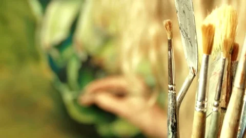 A bunch of art paint brushes on background of professional artist working Видео 82787206