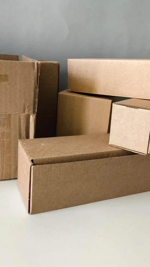 A bunch of cardboard boxes. Warehouse of goods, parcels. Logistics company 库存影片 330040083