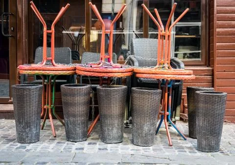 Bunch of chairs and tables stacked. End of season outdoor drinking and dining Foto stock