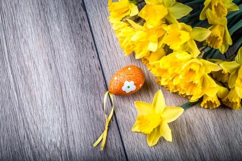 Bunch of daffodils with easter eggs for Easter Stock-Fotos