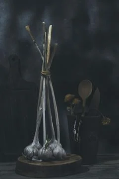 A bunch of garlic on a dark background Foto stock