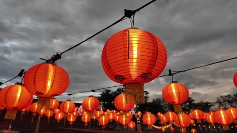 A bunch of orange lanterns hanging from a wire 스톡 동영상 314389447