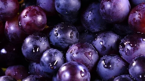 Bunch of ripe red grapes with drops of water rotates in 4K Vídeo Stock 78720988