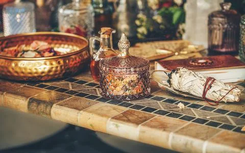 Bunch of sage on the table, ceremony space. Foto stock