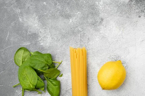 Bunch of spaghetti, raw pasta, on gray stone table background, top view flat  Foto stock