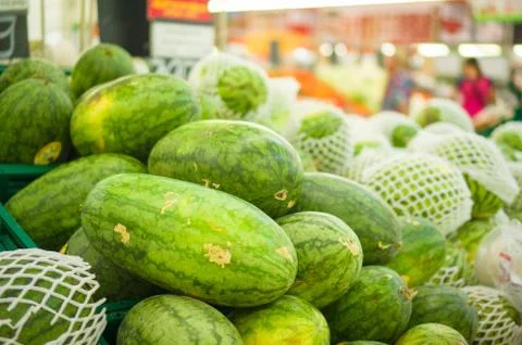 Bunch of watermelons on plastic boxes in store Foto stock
