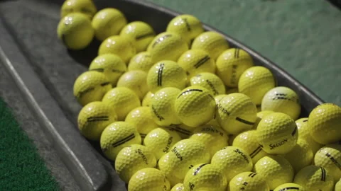 A bunch of yellow golf balls 库存影片 155363509