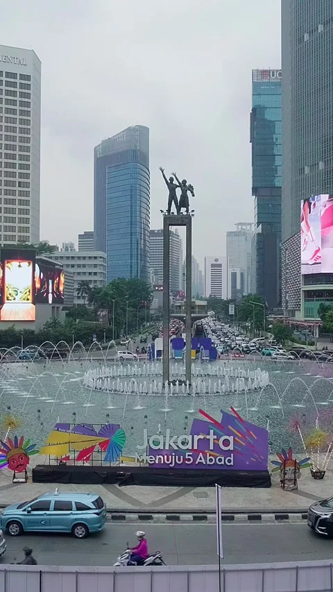 Bundaran HI (Potrait) Stock Footage 341450529