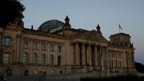 Bundestag in Berlin at sunset 스톡 동영상 72711542