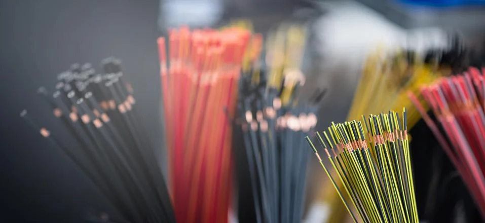 Bundle of copper cables with protect layer. Cables cut to established length and Fotos Stock