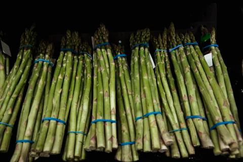 Bundle of Green Asparagus 스톡 사진
