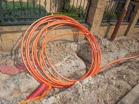Bundle orange fiber cable of network connection Foto stock