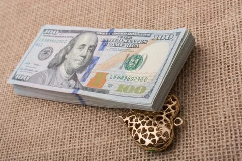 Bundle of US dollar and a heart shape Foto stock