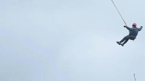 Bungee Jumper High Up In The Sky Vídeo Stock 74701167