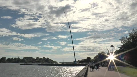 A bungee jumping tower against a cloudy sky. Video stock 300128190