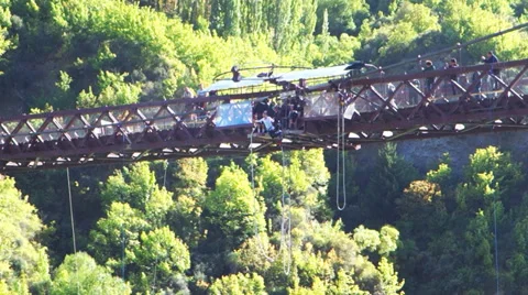 Bungy jumper Stock Footage 36101306
