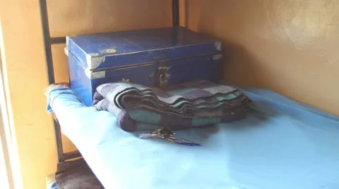 Bunkbed push Vídeos de archivo 54708353