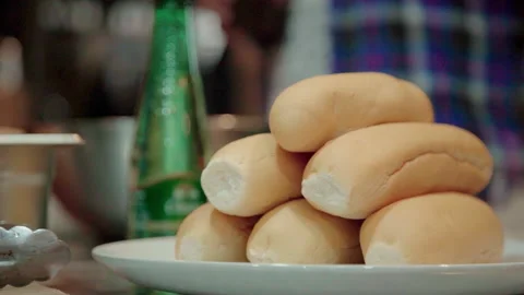 Buns in kitchen 60 fps Vídeos de archivo 156172091