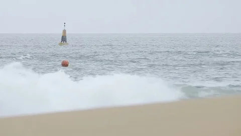 Buoy and beach waves Vídeos de archivo 77052016