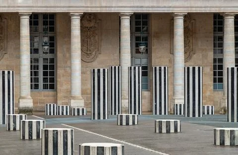The Burens Columns (the two trays) installed in the Honor courtyard of the .. Stock-Fotos