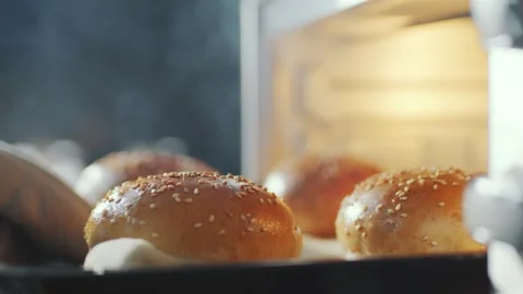 Burger Buns Baking in an Oven for Fresh Homemade Food Preparation 库存影片 331100983
