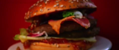 Burger Close Up Macro Studio Detail Robotic Arm Movement Slider Vídeo Stock 134485790