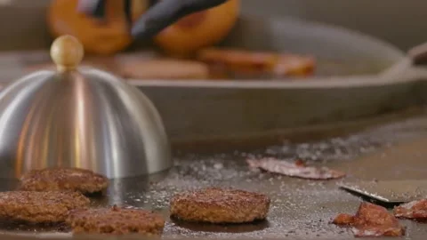 The Burger is frying with cheese by the chef with fire flame and lite smoke 库存影片 219725927