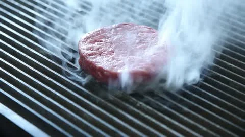 Burger on griddle 스톡 동영상 21014781