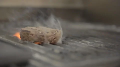 Burger On A Grill Stockbeeldmateriaal 41919427