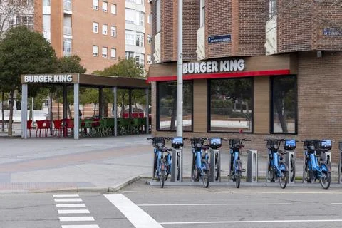 A Burger King restaurant with a bike rack outside Foto stock