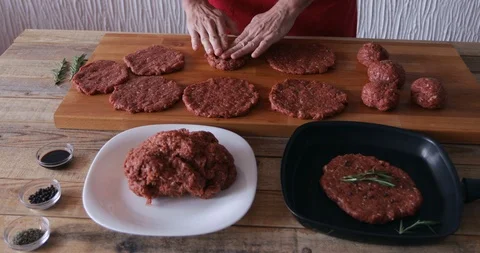 Burger making, molding rounded minced steak Stock Footage 107956588