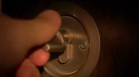 Burglar Opens Lock Vídeo Stock 61861127