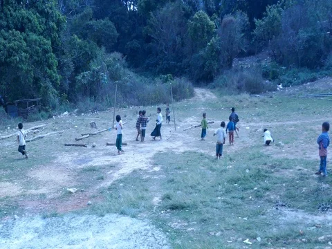 Burmese schoolchildren playing 스톡 동영상 73380958
