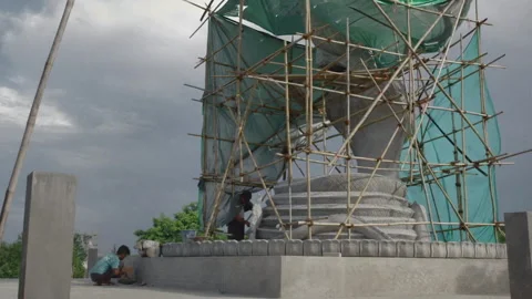 Burmese workers building a large buddha statue Stock-Footage 332754548
